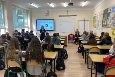 Zdjęcie z galerii Spotkanie uczniów klas pierwszych z pracownikami Poradni Psychologiczno – Pedagogicznej 13.10.2023