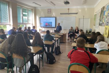Zdjęcie z galerii Spotkanie uczniów klas pierwszych z pracownikami Poradni Psychologiczno – Pedagogicznej 13.10.2023