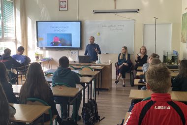 Zdjęcie z galerii Spotkanie uczniów klas pierwszych z pracownikami Poradni Psychologiczno – Pedagogicznej 13.10.2023