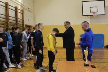 Zdjęcie z galerii Turniej piłki siatkowej o Puchar Dyrektora Szkoły 14.12.2023