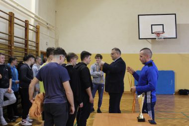 Zdjęcie z galerii Turniej piłki siatkowej o Puchar Dyrektora Szkoły 14.12.2023