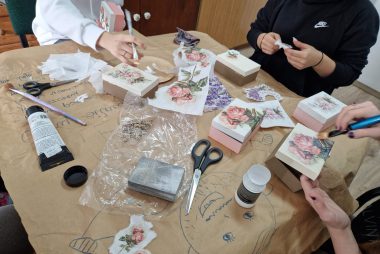 Zdjęcie z galerii Warsztaty rękodzieła decoupage 05.02.2025