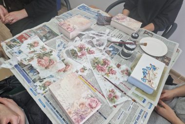 Zdjęcie z galerii Warsztaty rękodzieła decoupage 05.02.2025