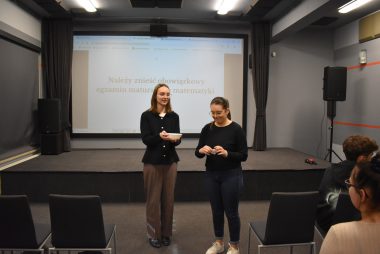 Zdjęcia z galerii Warsztaty przygotowujące do Dąbrowskiego Turnieju Debat Oxfordzkich 11.03.2025