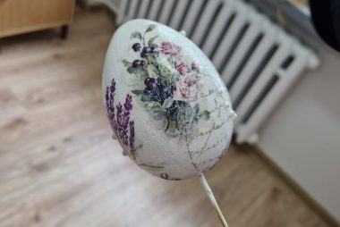 Zdjęcie z galerii Wielkanocne warsztaty rękodzieła decoupage w ZS w Brniu 16.04.2025
