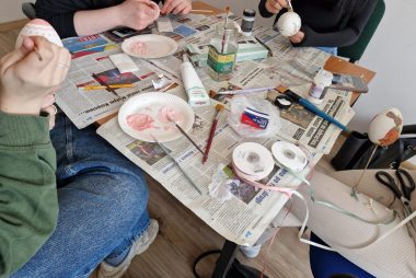 Zdjęcie z galerii Wielkanocne warsztaty rękodzieła decoupage w ZS w Brniu 16.04.2025