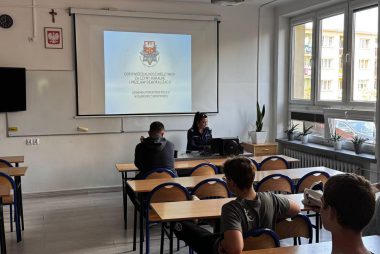 Zdjęcie z galerii Pogadanka policjanta Komendy Powiatowej Policji w Dąbrowie Tarnowskiej 23.04.2025