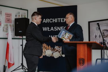 Zdjęcie z galerii Uroczyste pożegnanie klasy V technikum architektury krajobrazu 24.04.2026