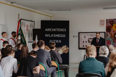 Zdjęcie z galerii Uroczyste pożegnanie klasy V technikum architektury krajobrazu 24.04.2026