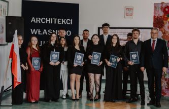 Przejdź do wpisu Uroczyste pożegnanie klasy V technikum architektury krajobrazu