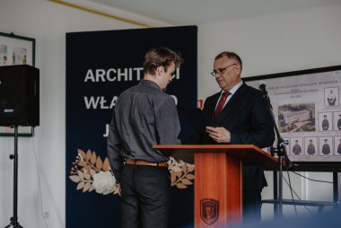 Zdjęcie z galerii Uroczyste pożegnanie klasy V technikum architektury krajobrazu 24.04.2026