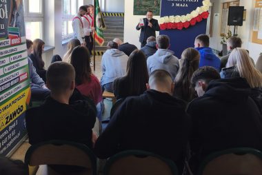 Zdjęcie z galerii Uroczysty apel z okazji Święta Konstytucji 3 Maja 30.04.2026